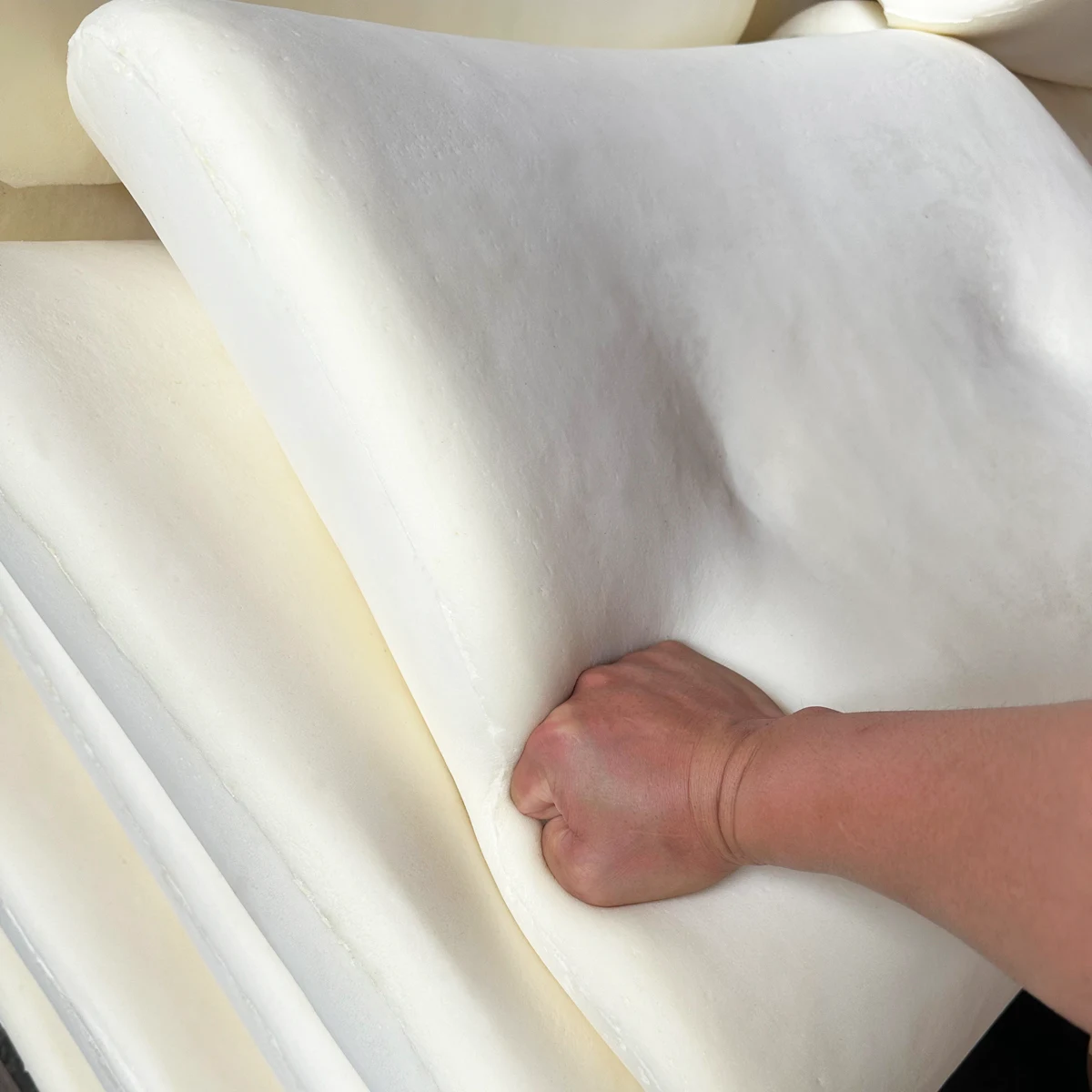 eams-lounge-chair-and-ottoman-molded-pu-high-resilience-foam-002