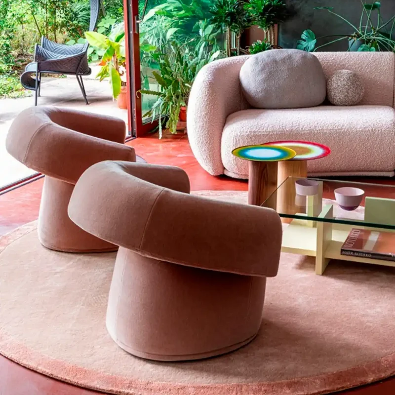 ruff-armchair